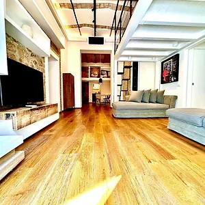  Apartment Buonarroti Art Home. Luxury And History At